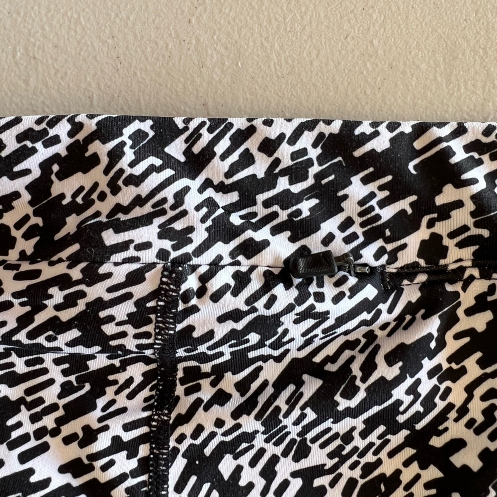 Nike Women’s Pronto Essential Running Crop Pants Tights Black/White Leggings - Picture 9 of 9